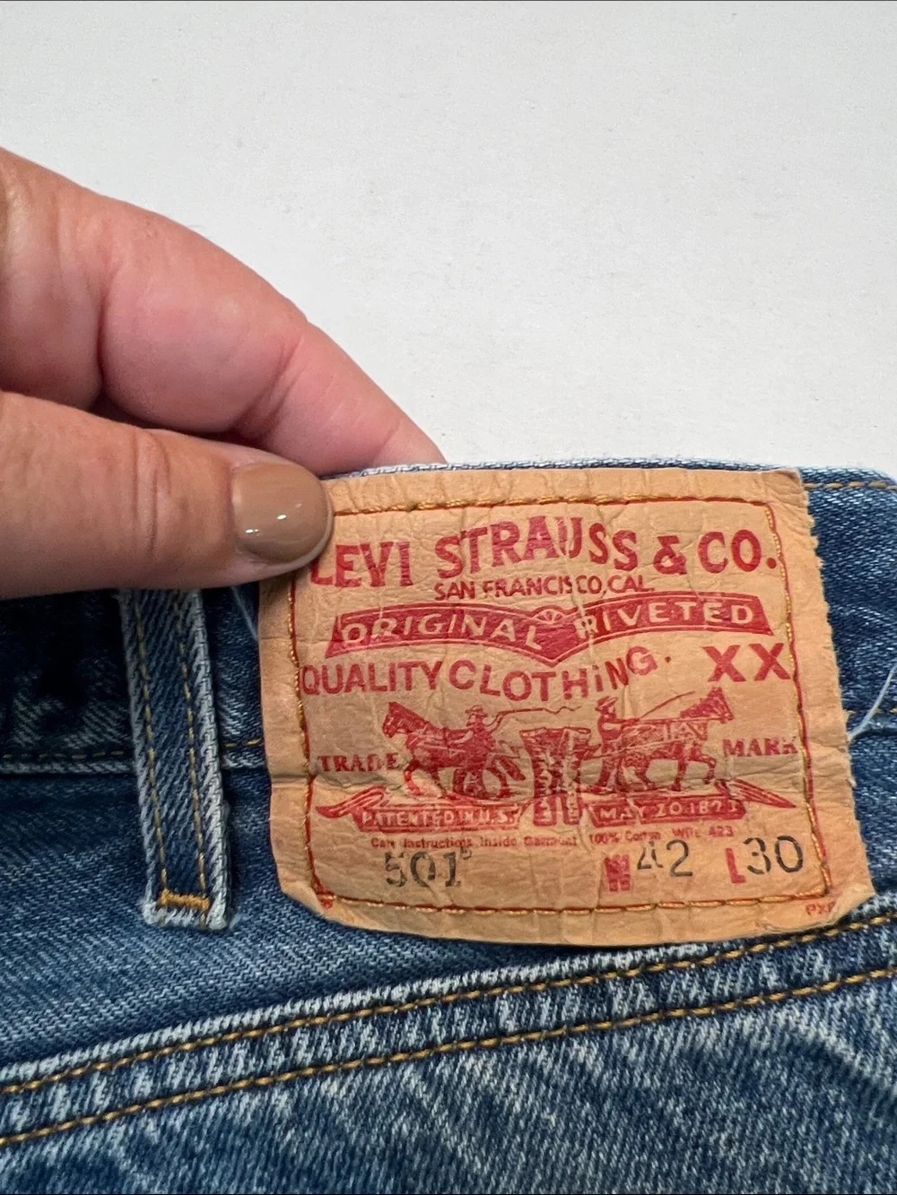 VINTAGE Y2K LEVI’S  DISTRESSED DENIM 501  STRAIGHT LEG JEANS RED BATWING LOGO